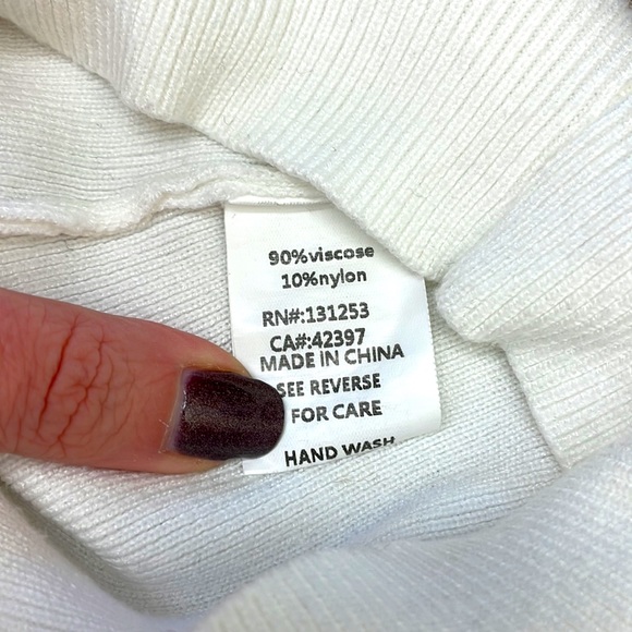 Amour Pullover Sweatshirt - Picture 7 of 7